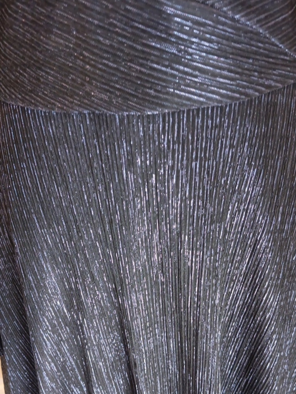 Betsy And Adam Elegant Long Sleeve V-Neck Navy Evening Dress. Metallic. - Picture 7 of 12